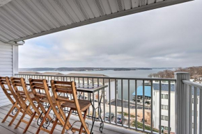 1 Mi to Shops and Dining Idyllic Lakeside Getaway!